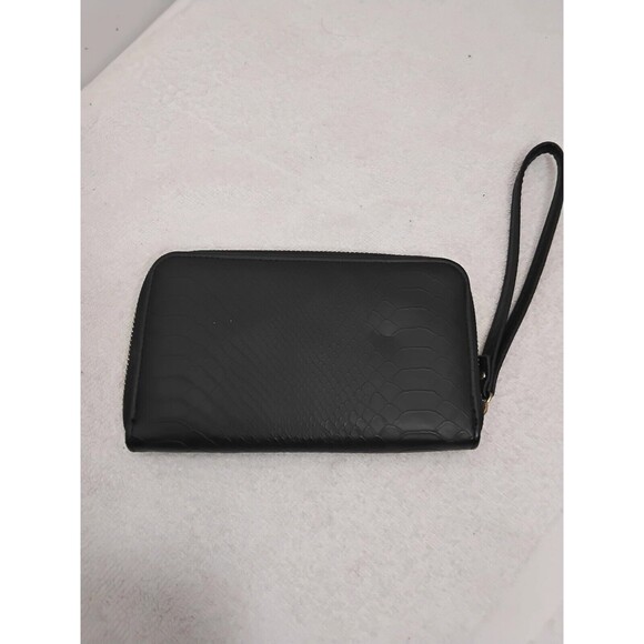 Adrienne Vittadini Studio Charging Zip Around Wallet Wristlet Wallet in Black - Picture 2 of 3
